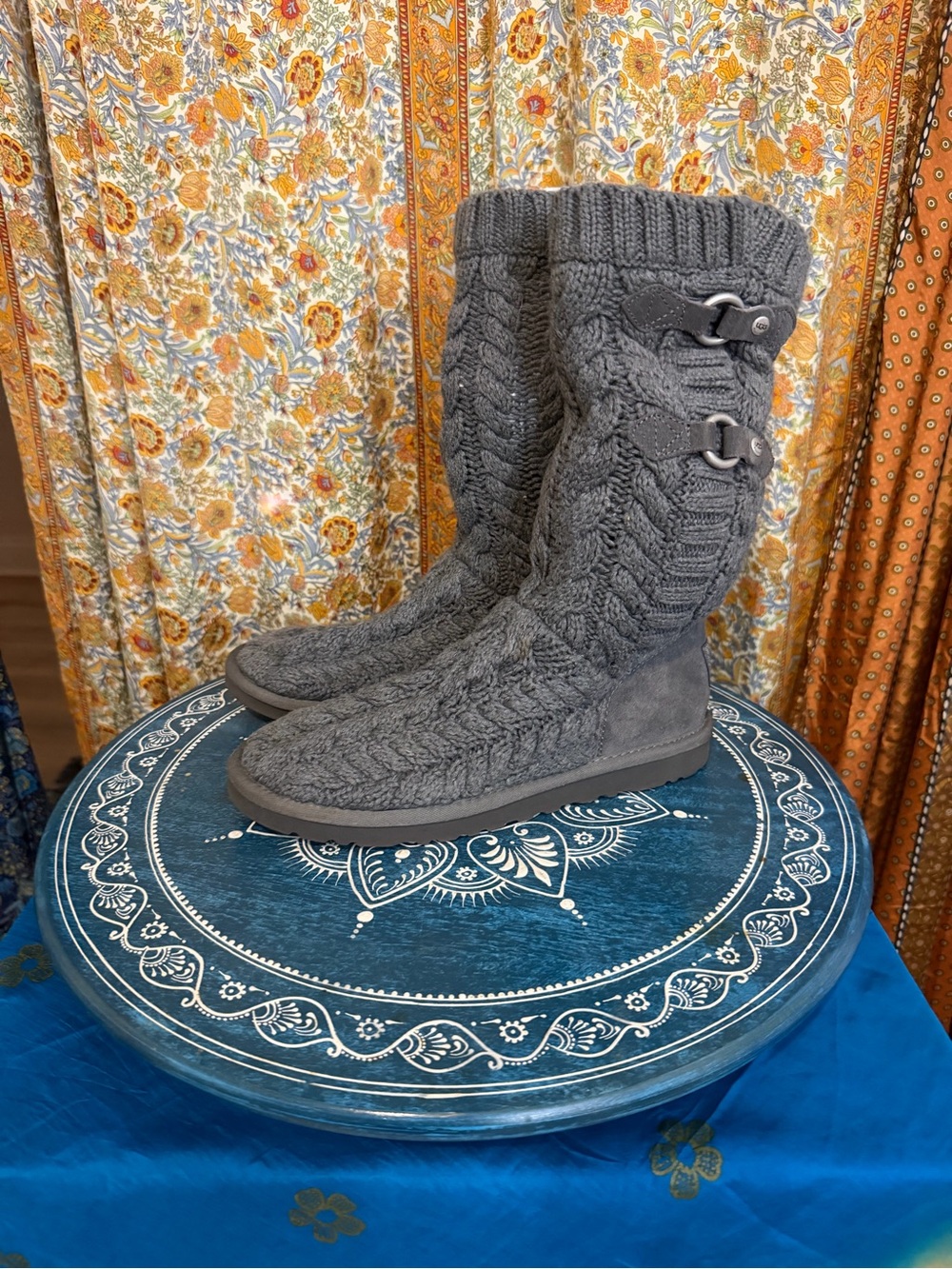UGG Tularosa Route Cable Knit
Boots - Grey / Charcoal Size 9